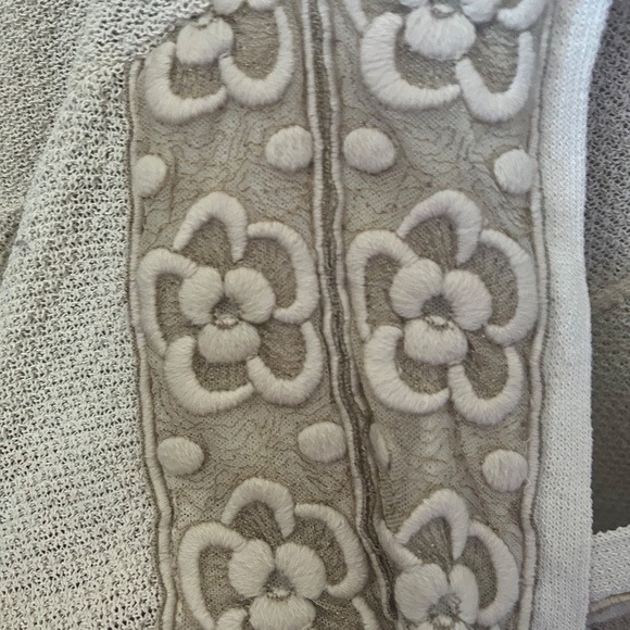 Knitted and Knotted Cropped Sweater - Picture 2 of 4